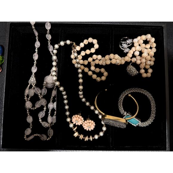 8pc Unsigned Fashion Jewelry Lot – Necklaces, Bracelets, Rings, Earrings - Picture 5 of 5